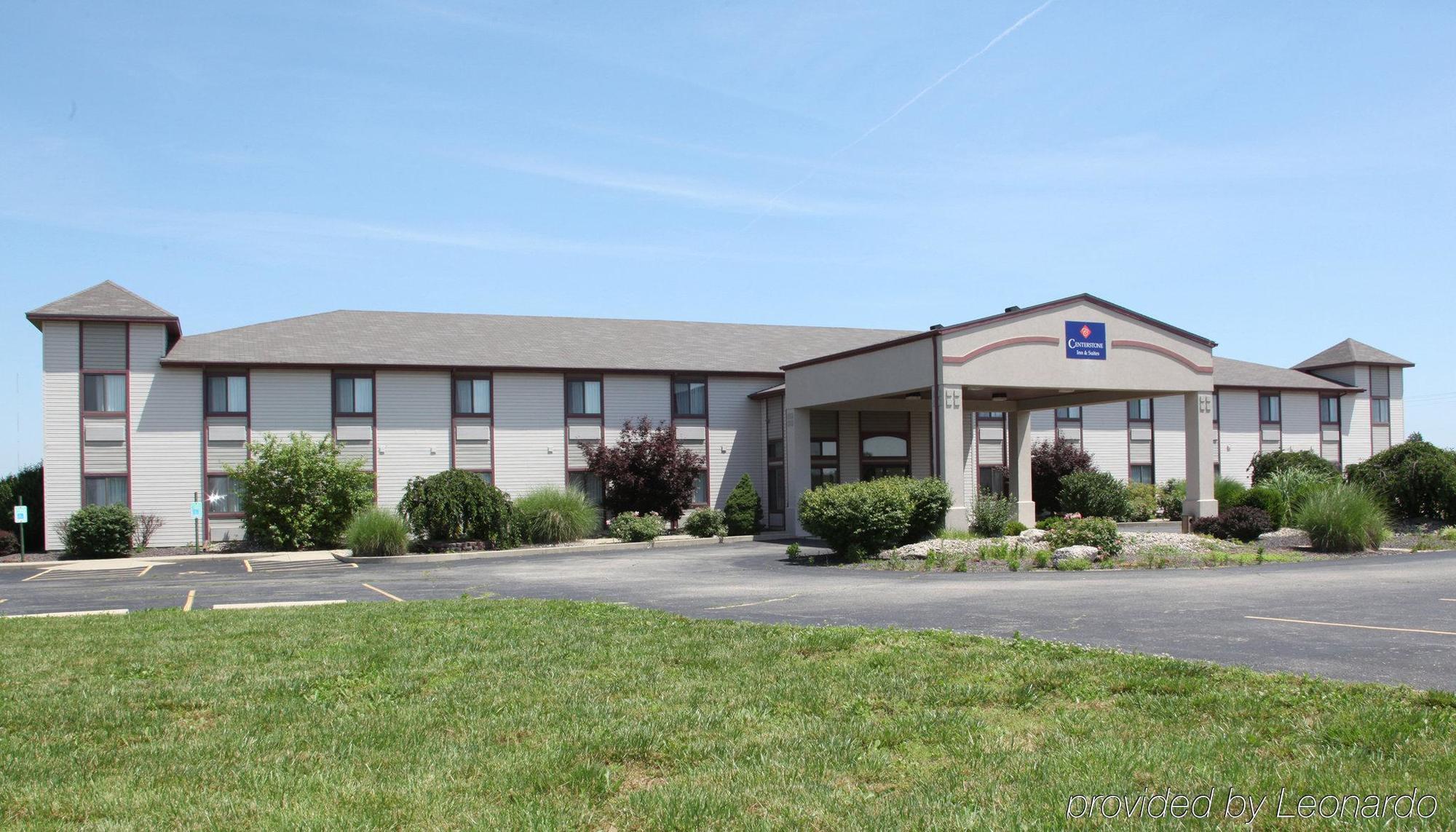 Centerstone Inn & Suites Carlyle Exterior photo